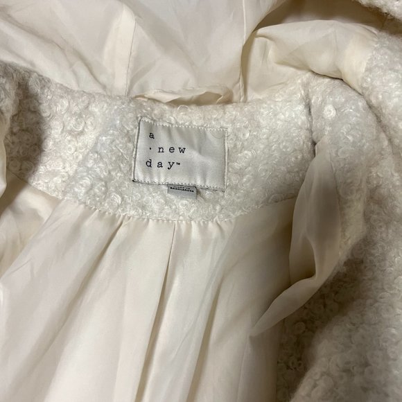 White Sherpa Coat - Picture 4 of 8